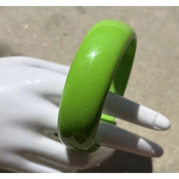Vintage Red and Green Bangle Bracelet Lucite 1960s Women’s Sz 8” - Picture 10 of 14